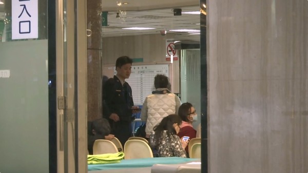 ▲▼2男子從桃園跑到台北慶生診所就醫。（圖／翻攝東森新聞）