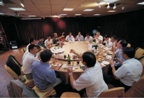 ▲▼王浩宇公開韓國瑜在一郎用餐的照片。（圖／翻攝自Facebook／王浩宇）