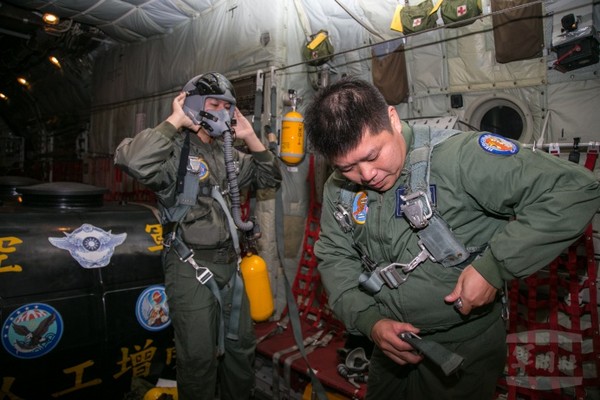 空軍第六聯隊人工增雨　協助充沛水庫蓄容