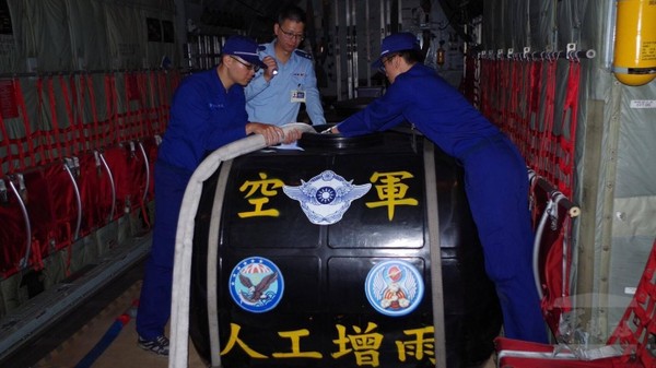 空軍第六聯隊人工增雨　協助充沛水庫蓄容