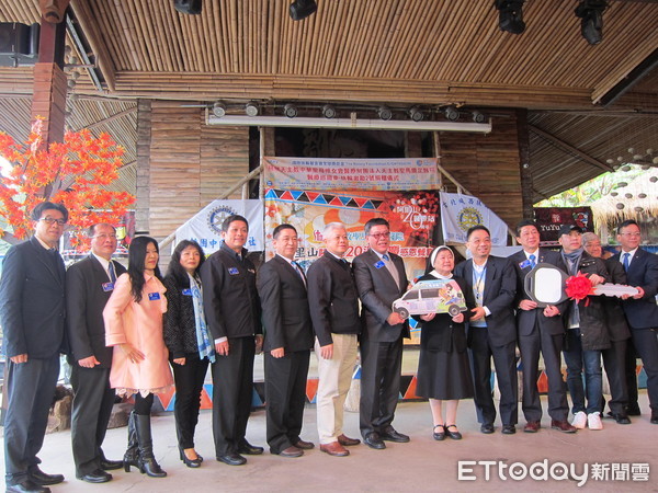 ▲醫療巡迴車捐贈。（圖／記者嚴云岑攝）