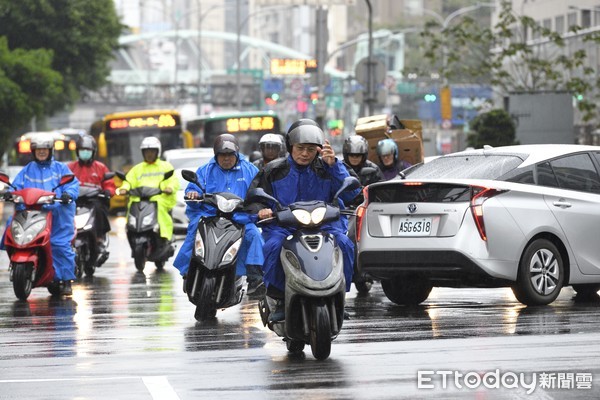 ▲▼2019.03.08冷氣團南下，台北地區寒冷多雨  。（圖／記者湯興漢攝）