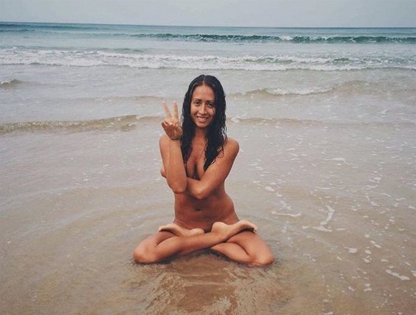 ▲▼潔莎說，裸體瑜伽可以説讓人們提高對自己的信心。(圖／祼體瑜伽部落客IG)