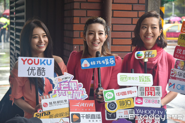 ▲▼Lara梁心頤、Esther梁妍熙、祈錦鈅參與女權運動遊行。（圖／記者林敬旻攝）
