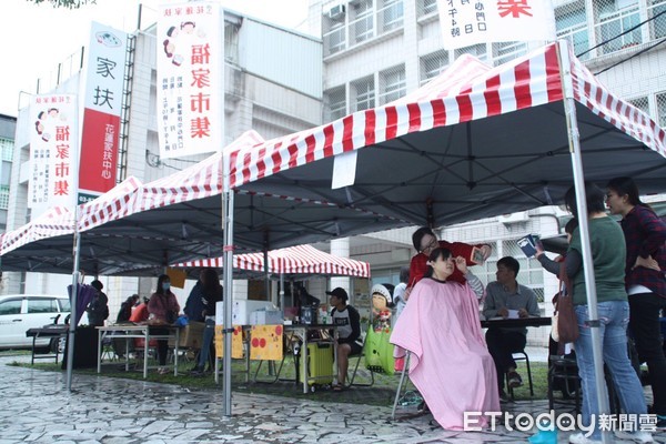 ▲花蓮家扶中心推出「福家市集」，提供受助家庭有充分學習的機會，並透過市集銷售平台，販售商品增加收入。（圖／記者王兆麟翻攝，下同）