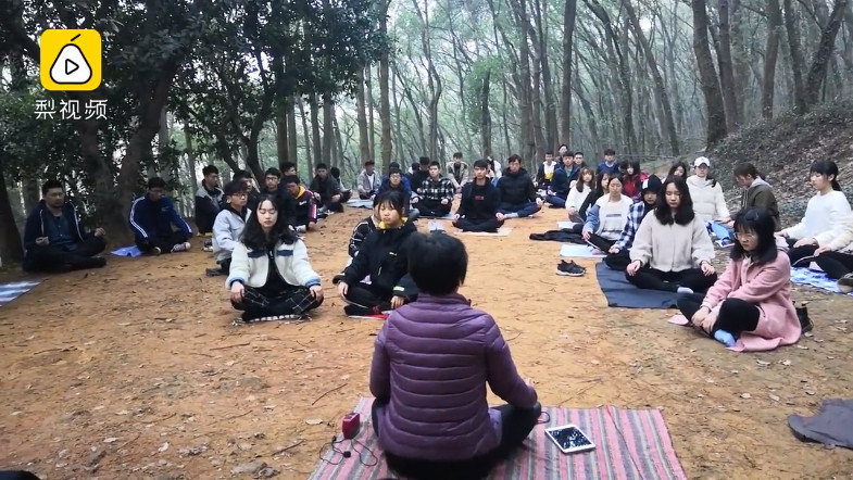 ▲湖北中國地質大學開設瑜伽與減壓課程。（圖／翻攝自梨視頻）