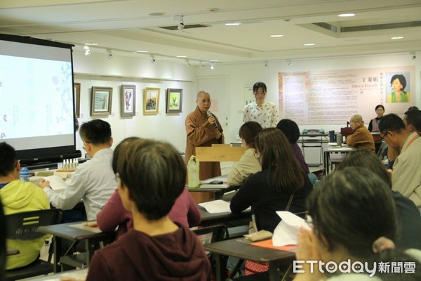 ▲佛光山南台別院，舉辦「捻手制佛香」單堂課程體驗，共80人學員歡喜報名，熱烈參與。（圖／記者林悅翻攝，下同）