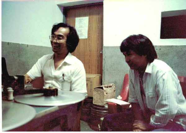 廖慶松（左）早年在中影公司時期就與導演侯孝賢（右）熟識，兩人一直合作至今。（廖慶松提供）