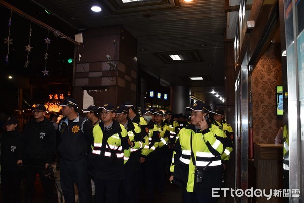 ▲▼行政院長蘇貞昌嗆「如果鬥毆發生在門口，就換掉地方警察局長」，全台警察掀局長烏紗帽保衛戰，網友成立「當上局長保證班」，50萬當直轄市局長             。（圖／記者陳以昇翻攝）