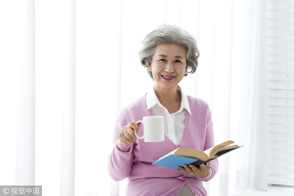 88歲奶奶當伴娘 靠「無恥」逆轉裁員:自尊心只會讓你睡沙發