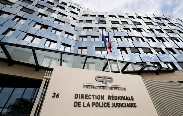 ▲▼發生意外的法國第17區新警察總部。（圖／翻攝自Twitter／@le_Parisien）
