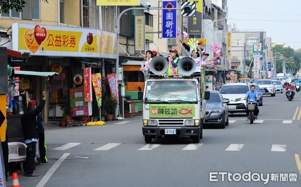 ▲台南市立委補選候選人陳筱諭之大勝利車隊，開進大內等山城行政區掃街拜票。（圖／記者林悅翻攝，下同）