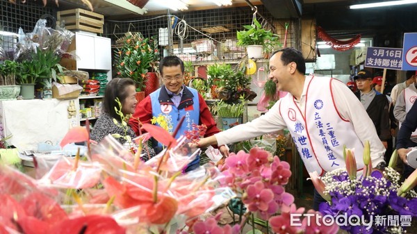 ▲鄭世維6度請前新北市長朱立倫陪掃街。（圖／鄭辦提供）