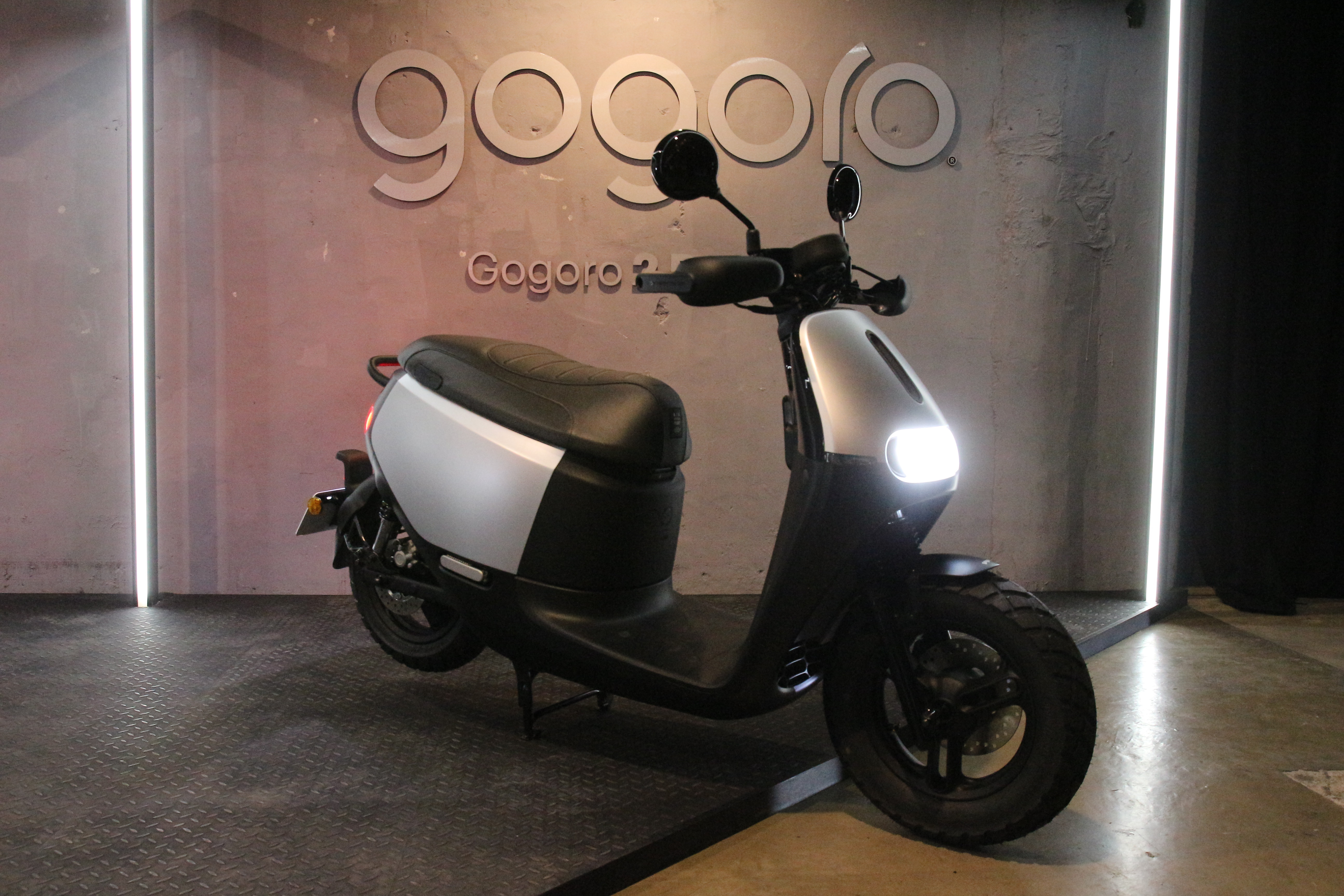 把妹神車換人當 Gogoro 2 Rumbler版超帥現身52800元起 Ettoday車雲 Ettoday新聞雲