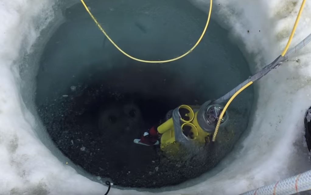 ▲研究員探究南極海底樣貌。（圖／翻攝自YouTube／AusAntarctic）
