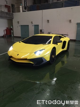 ▲▼台中地檢署拍賣小棧將20日拍賣查扣的名車，圖為藍寶堅尼Aventador LP 700-4。（圖／記者李忠憲翻攝）