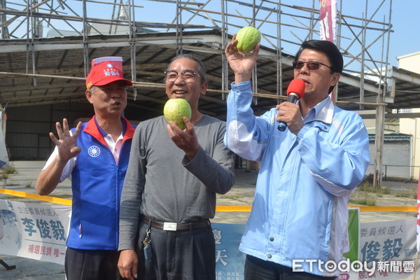 ▲謝龍介指出，對民進黨傾全黨之力打壓、扭曲、抹黑、抹紅他，他請鄉親用選票支持謝龍介做台南改變的起點。（圖／記者林悅翻攝）