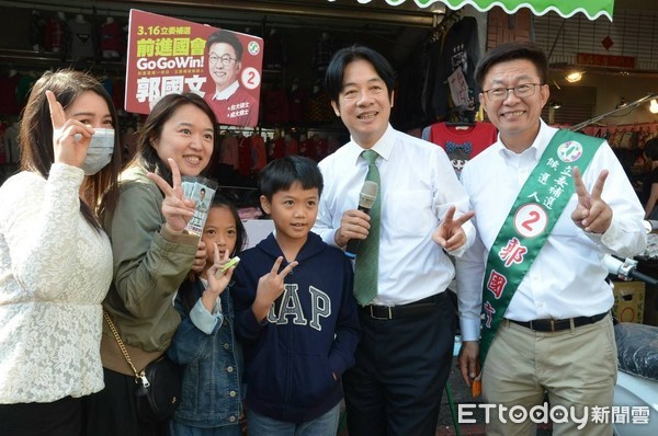 ▲民進黨的郭國文，曾任台南市議員、勞動部政次，也是黃偉哲參選台南市長的助選大將，學經歷俱佳，此次立委補選希望遞補黃偉哲立委遺缺，延續民進黨勢力。