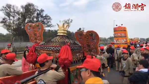 ▲▼大甲鎮瀾宮媽祖神轎日前到高雄天聖宮參拜，罕見進入旁邊的陸軍564旅天山營區「駐駕」祈福。（圖／翻攝自大甲鎮瀾宮FB）