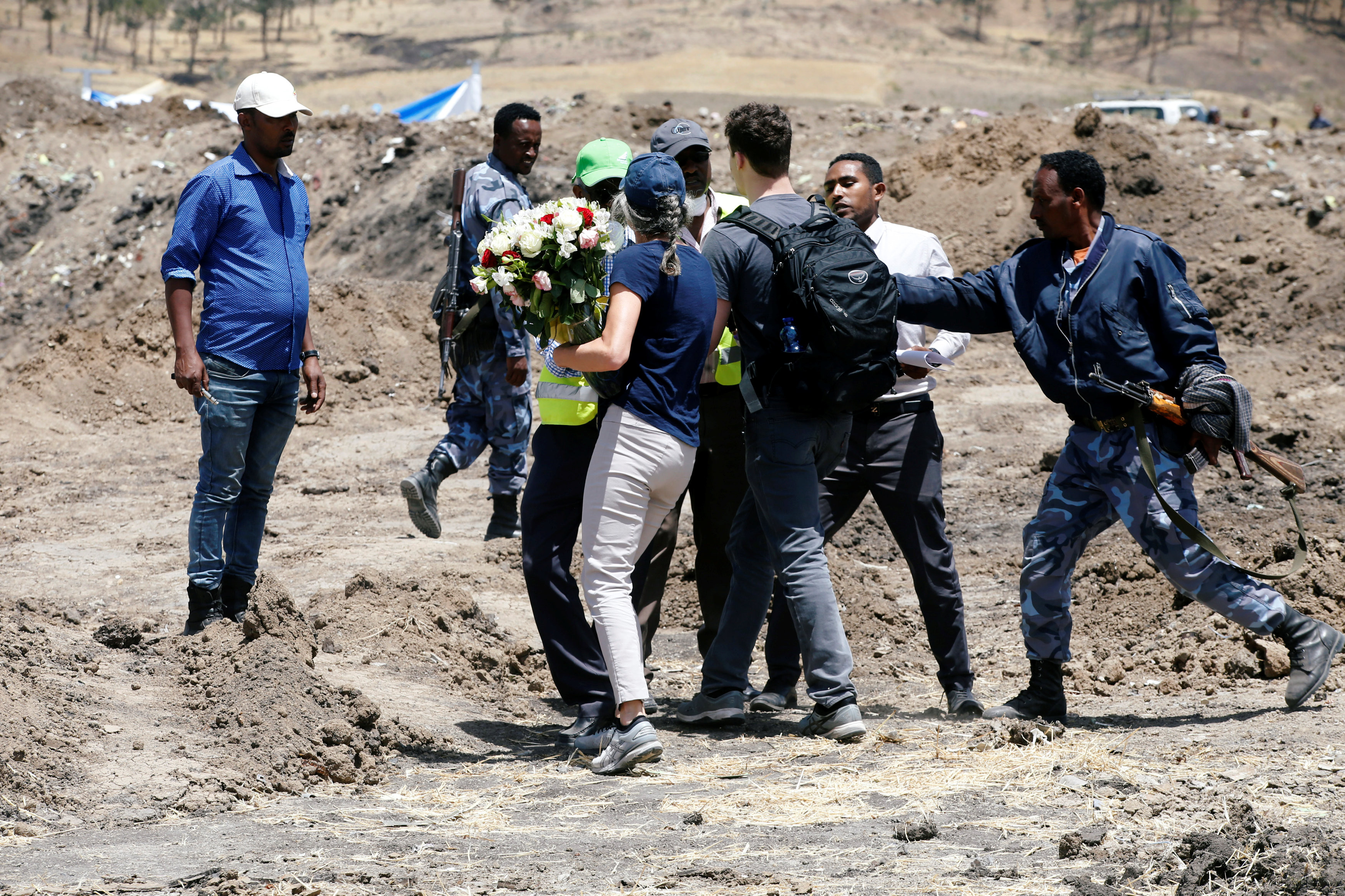 ▲▼衣索比亞航空公司（Ethiopian Airlines）墜機現場。衣航空難。（圖／路透社）