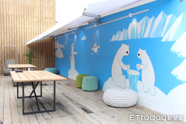▲北極熊咖啡廳Polar Cafe插旗西門町。（圖／記者黃士原攝）