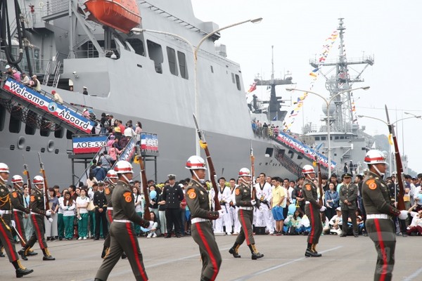 海軍敦睦支隊環島航訓　首站抵高雄開放參觀