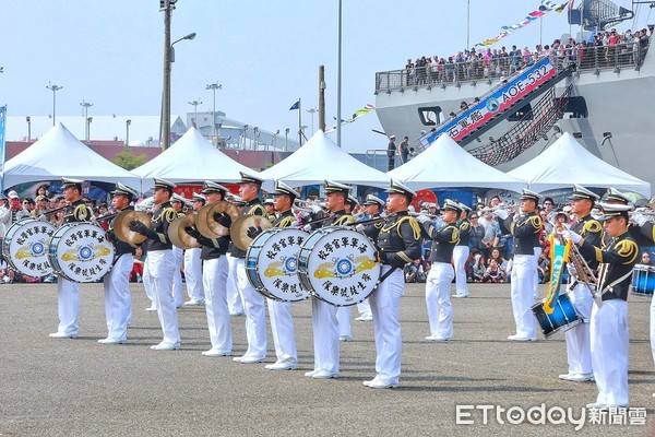 ▲海軍敦睦遠訓支隊3月17、18日2天停靠在安平商港開放參觀，吸引無數軍事迷與民眾前來參觀。（圖／記者林悅翻攝，下同）