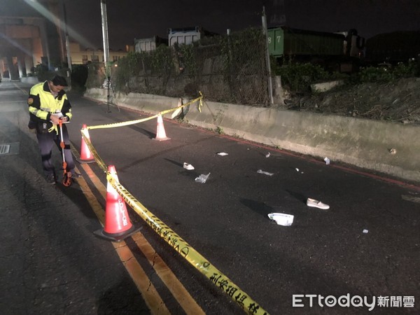 ▲▼施姓女子疑似從64快速道路上墜橋輕生倒臥路面，被路人發現後報警送醫。（圖／記者趙永博翻攝）