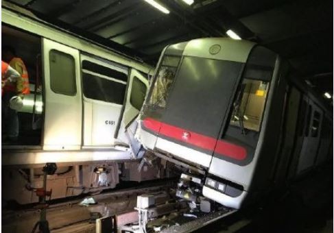 香港地鐵發生相撞事故。（圖／翻攝自微博／廈門晚報，下同）