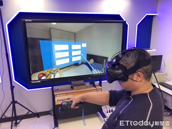 AI虛擬體驗，北榮首創XR氣切決策衛教。（圖／記者趙于婷攝）
