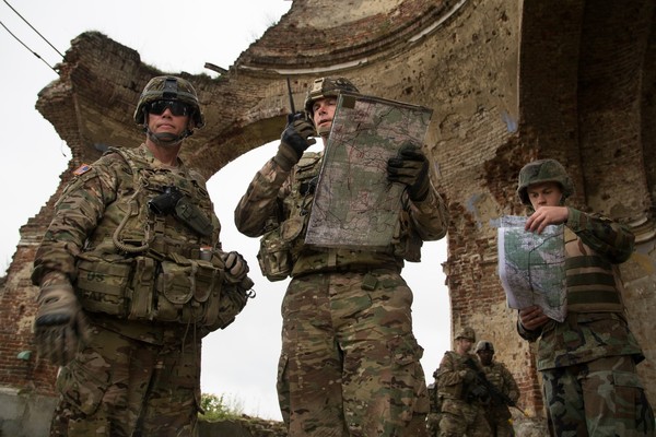 ▲▼根據美軍協訓經驗，由於語言隔閡和文化不同造成的差異讓中東部隊需要更多時間才能了解訓練內容。（圖／翻攝自美國國防部）