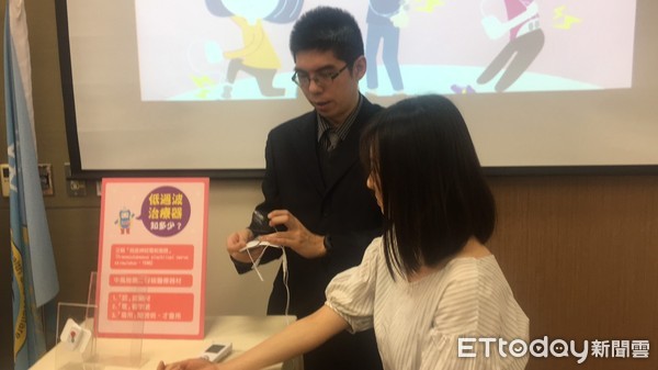 ▲低周波治療器。（圖／記者嚴云岑攝）