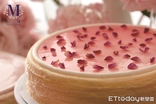 ▲Lady M特別推出適合小家庭一起分享的六吋玫瑰千層蛋糕。(圖／Lady M提供)