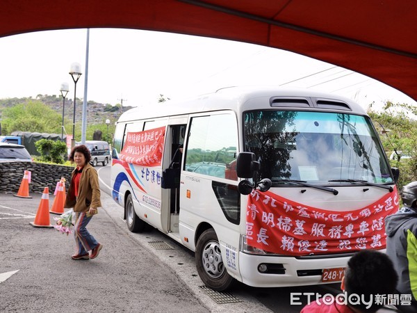 ▲ 新北推「清明服務網」 48線掃墓專車加強接駁。（圖／新北市民政局提供）