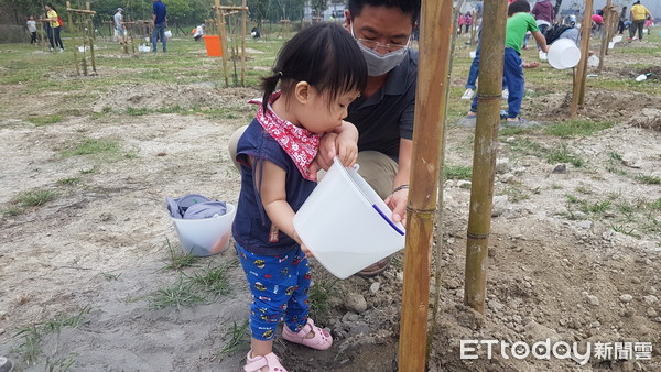 ▲▼ 台糖縣民公園植樹。（圖／記者陳崑福翻攝）