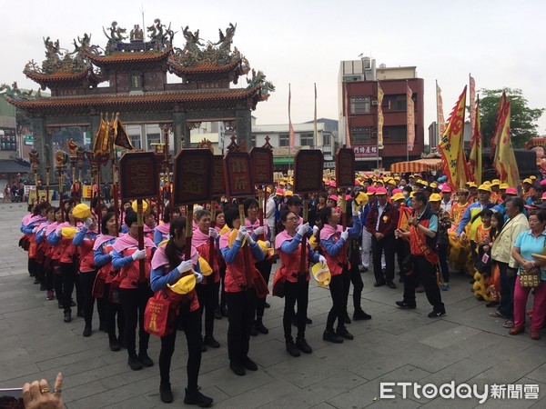  ▲財團法人台中市大里杙福興宮，由董事長張滄沂率領2千多位信徒前來台南安平開台天后宮參香，受到安平開台天后宮張省吾主委與委員們熱烈歡迎接待。（圖／記者林悅攝，下同）