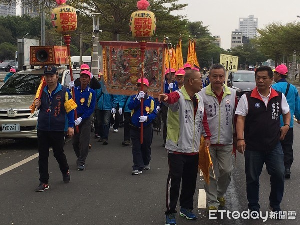  ▲財團法人台中市大里杙福興宮，由董事長張滄沂率領2千多位信徒前來台南安平開台天后宮參香，受到安平開台天后宮張省吾主委與委員們熱烈歡迎接待。（圖／記者林悅攝，下同）