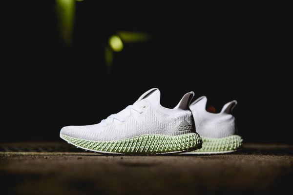 ▲▼adidas ALPHAEDGE 4D跑鞋再次強勢襲臺，鞋款搭載創新革命性4D科技中底。（圖／品牌提供）