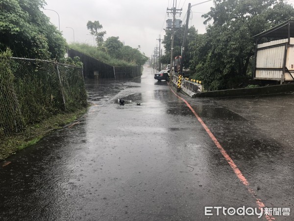 ▲▼樹林男騎車自摔，疑遭鐵棍刺胸，傷重不治。（圖／記者陳以昇翻攝）