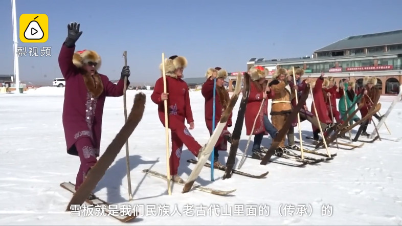 ▲烏魯木齊舉辦古老毛皮話雪和比基尼滑雪同場競技。（圖／翻攝自梨視頻）