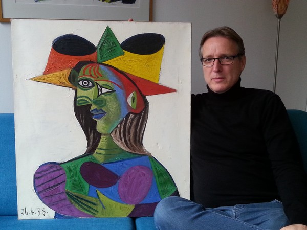 ▲布蘭德找回失竊20年的畢卡索名畫「寶拉瑪爾的畫像」。（圖／翻攝自Arthur Brand Twitter）