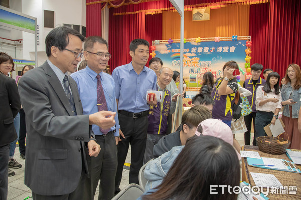 ▲嘉南藥理大學承辦的「搭起就業橋樑．前進幸福企業」校園徵才活動，於該校大禮堂隆重登場，現場人氣鼎沸，盛況空前。（圖／記者林悅翻攝，下同）