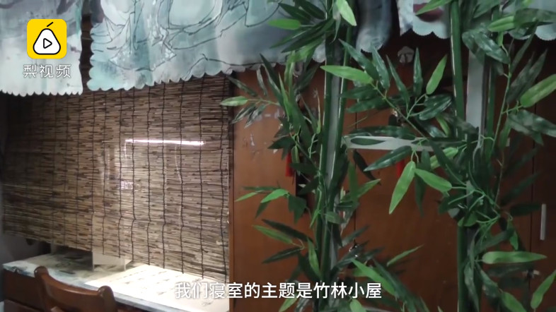 ▲武漢紡織大學4名男大生把宿舍改造成古風。（圖／翻攝自《梨視頻》）