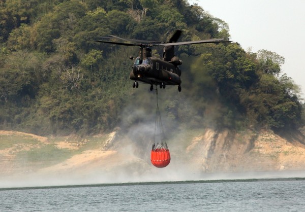 CH-47SD直升機汲水/系列一