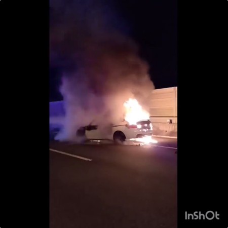 ▲▼BMW火燒車影片曝光。（圖／翻攝自Facebook／爆料公社）