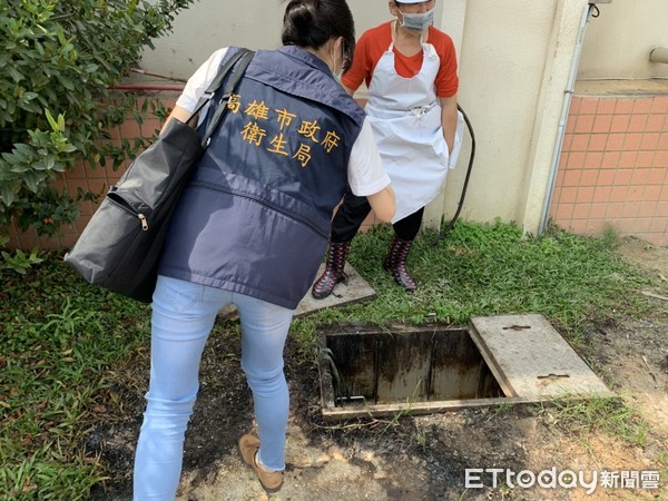 ▲旗山鼓山國小疑食物中毒，衛生局現場稽查食材保存。（圖／記者賴君欣翻攝）