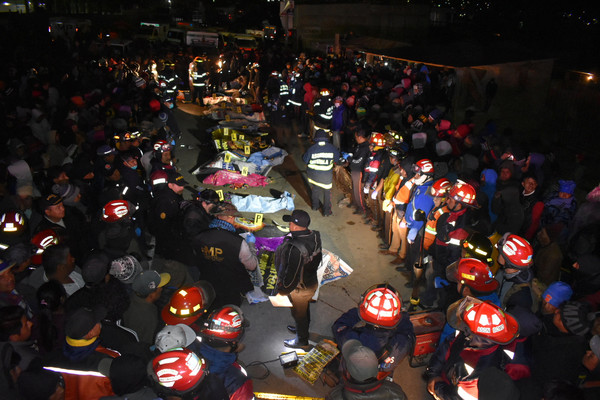 ▲▼瓜地馬拉卡車衝撞人群釀18死。（圖／路透）
