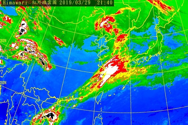 ▲▼大片雨帶夜襲！鋒面「強對流」來了　北台灣防瞬間炸雨。（圖／中央氣象局） 