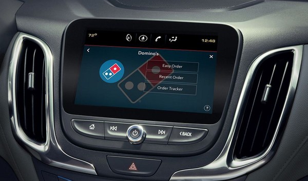 車上多媒體系統內建達美樂訂購App　走到哪都有香噴噴披薩可以嗑（圖／翻攝自Motor1、stocksnap）