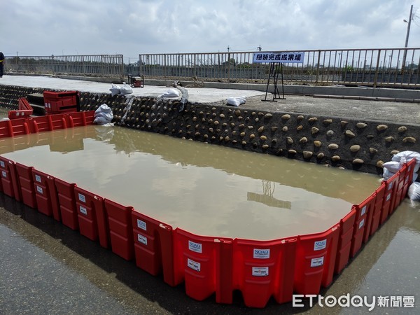 ▲▼第五河川局購置新型防洪擋水板，因應豪雨所可能造成的重大災情。（圖／第五河川局提供，下同）